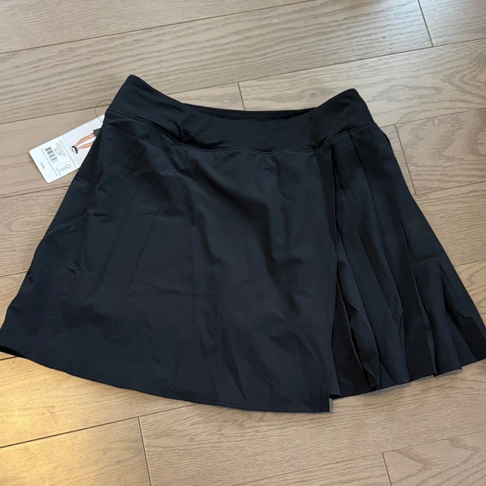 XS, S & M - LOLE Black Pleated Skort - Picture 9 of 15